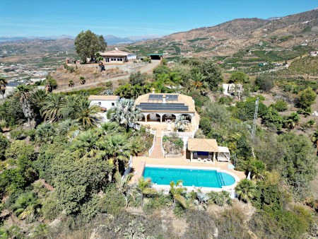 For sale: Beautiful Cortijo Los Elefantes with large saltwater pool, surrounded by tropical gardens and solar panels in the Axarquia countryside on the Costa del Sol