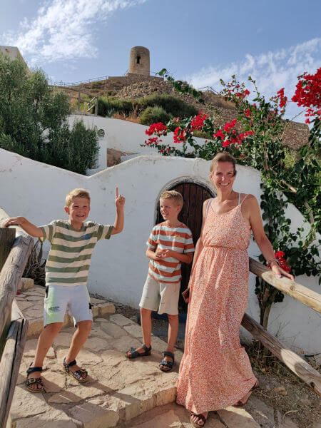 Sandra with children on a tour of the Axarquía