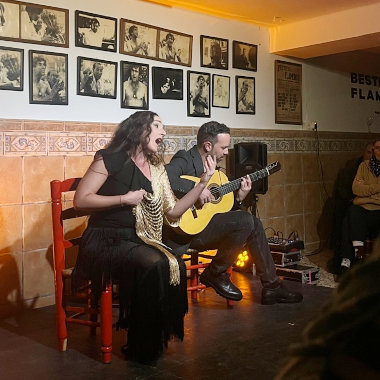 Flamenco singer with guitarre player on stage June 2025 in Velez-Malaga
