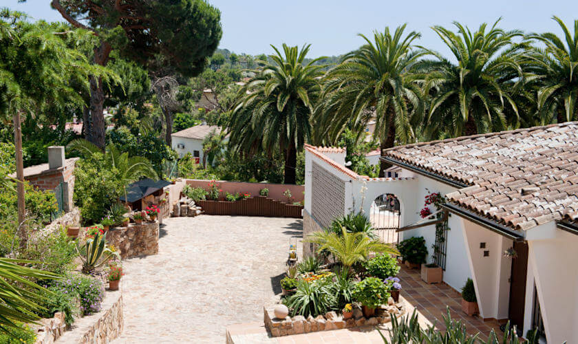 Photo of a Spanish real estate in the sun