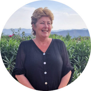 Caroline Moore, team property finder