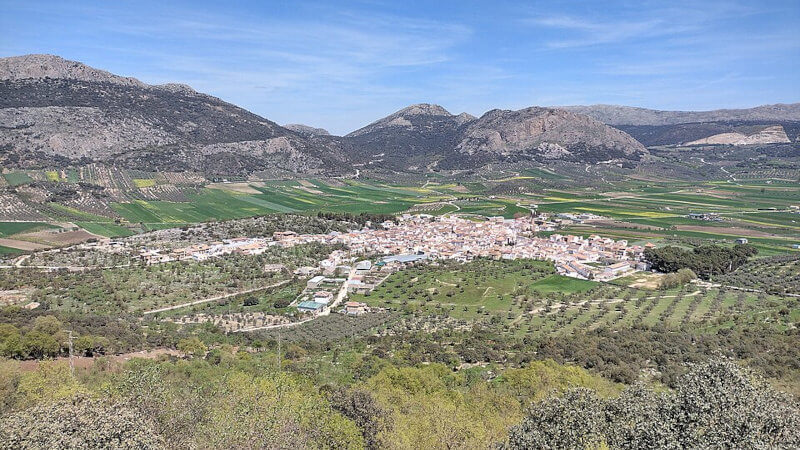 Alfarnate lies in the green vallay, surrounded by the mountains of the Sierra de Enmedio.